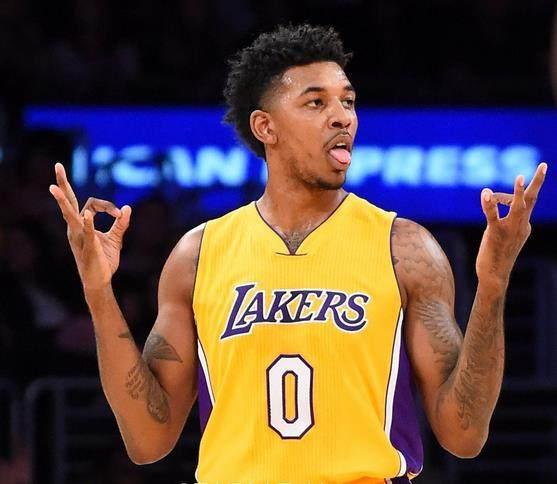 这句话点明 这句话点明